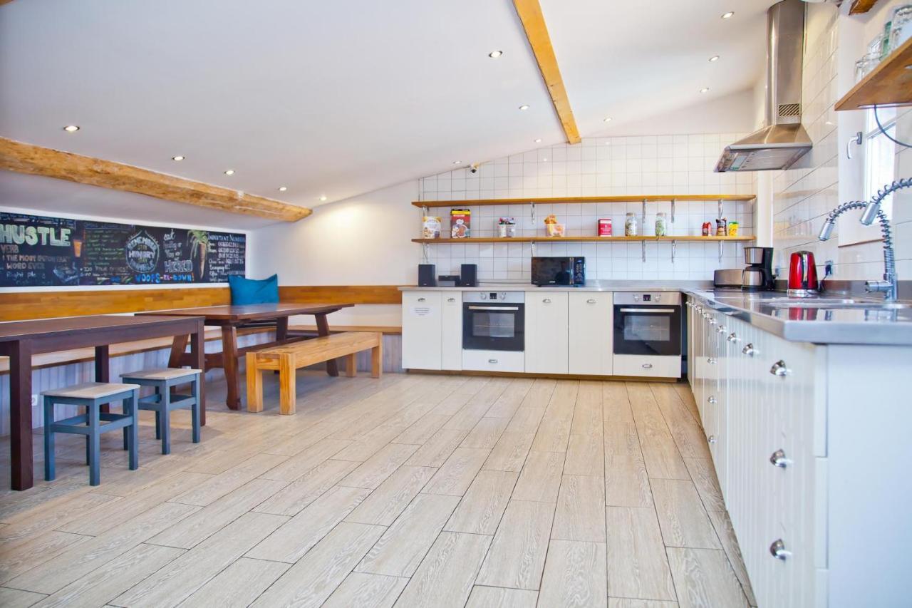 Oasis Hostel Antibes Ngoại thất bức ảnh